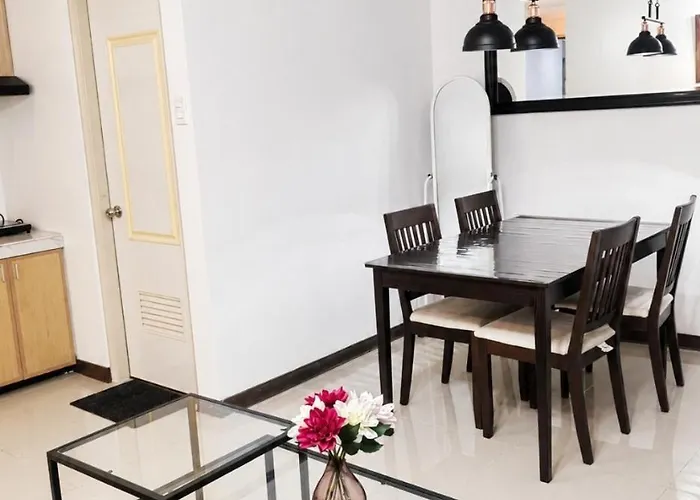 Two Bedroom In Malate Apartment *