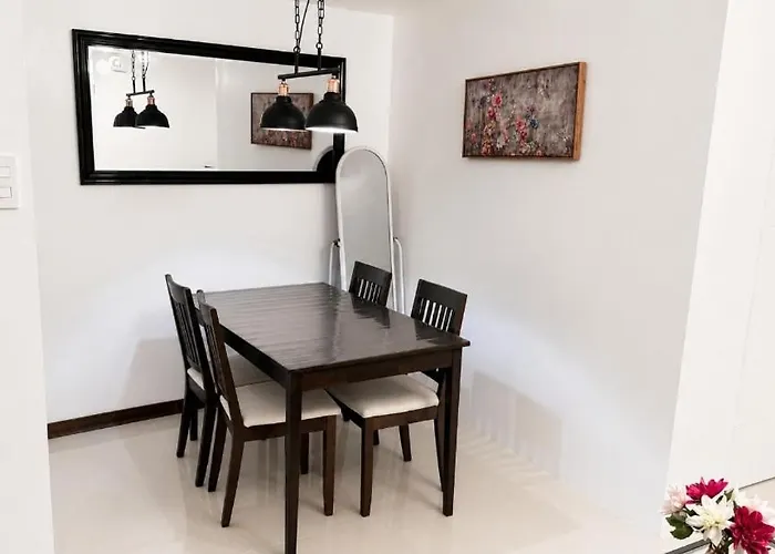Two Bedroom In Malate Apartment *